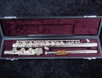 Photo New Yamaha YFL-482 Series Intermediate French Style Sterling Silver Flute