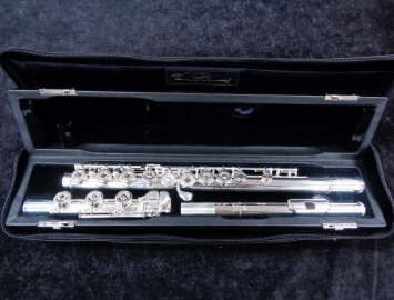 Photo NEW Verne Q Powell Signature Series Professional Flutes