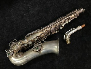 Photo Late Vintage C.G. Conn New Wonder I Alto Saxophone in Satin Silver Plate - #133518