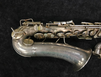 Photo Vintage C.G. Conn Transitional 'Chu Berry' Alto Sax in Silver Plate - Serial #249124 - Art-Deco Engraving