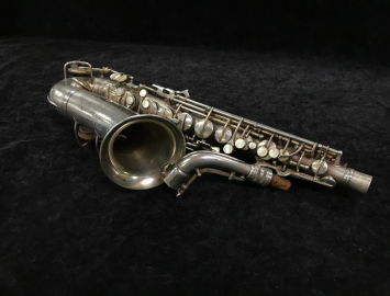 Photo Vintage C.G. Conn Transitional 'Chu Berry' Alto Sax in Silver Plate - Serial #249124 - Art-Deco Engraving