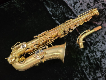 Photo 1925 Vintage Buescher True-Tone Alto Sax in Gold Plate #172607