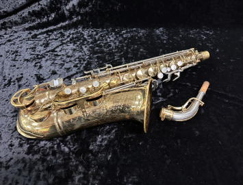 Photo Vintage King Super 20 Alto Sax SIII in Gold Lacquer, Serial #367203