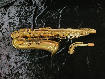 Photo 1940s Vintage King Zephyr Alto Saxophone in Gold Lacquer #273624