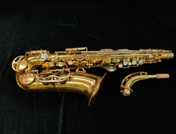 Photo Vintage King Zephyr Series II Alto Saxophone in Gold Lacquer #356457