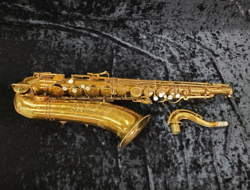 Photo Buescher Aristocrat Series I Tenor in BEAUTIFUL Original Gold Lacquer #288786