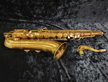 Photo Buescher Aristocrat Series I Tenor in BEAUTIFUL Original Gold Lacquer #288786