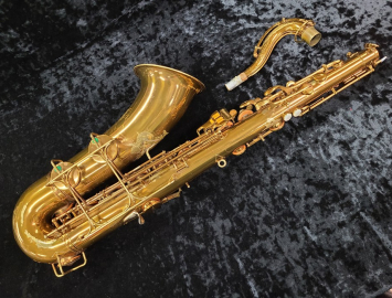 Photo Buescher Aristocrat Series I Tenor in BEAUTIFUL Original Gold Lacquer #288786