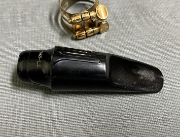 Photo Old Vintage Yamaha YAS-L1 Alto Sax Mouthpiece w/ Original Ligature