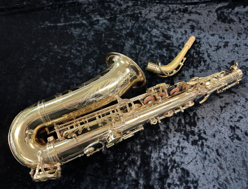 Photo Selmer Paris Early Series II Alto Sax in Gold Lacquer, Serial #466335 – Superb Player!