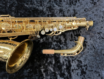 Photo Vintage Selmer Paris Mark VI Alto Saxophone in Gold Lacquer, Serial #90465