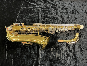 Photo Buescher Aristocrat/Early Bundy Alto Saxophone in Gold Lacquer, Serial #421968