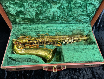 Photo Vintage Buescher Aristocrat Model 141 Alto Saxophone - Serial # 355606