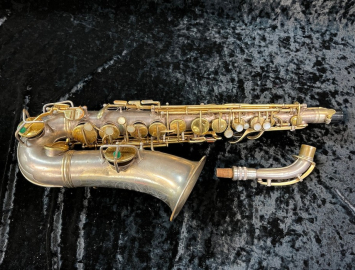 Photo Vintage C.G. Conn New Wonder II 'Chu Berry' Alto Sax in Original Silver and Gold Plate #161061