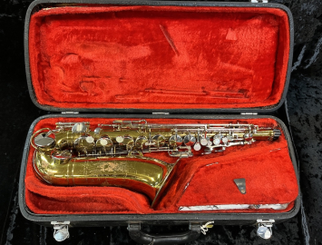 Photo King 613 Student Saxophone in Gold Lacquer, Serial #298295