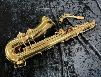 Photo LOW PRICE Elkhart by Buescher Vintage Alto Sax - Serial # 67082