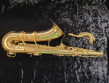 Photo As-Is Vintage 1949 Conn 10M in Gold Lacquer #335600 - Players Horn!