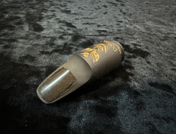 Photo NEW DURGA Hard Rubber Mouthpiece for Soprano Sax by Theo Wanne